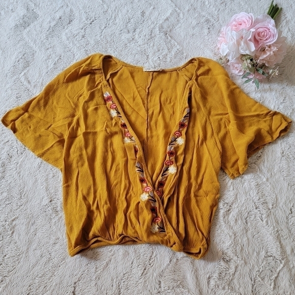 ✨️CL ChloeKatie Mustard Yellow Floral Stitch Embroidery Sash VNeck Wide Sleeve M - Picture 1 of 13